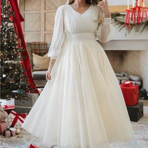 Ivy City Co Cream Long Sleeve Dress